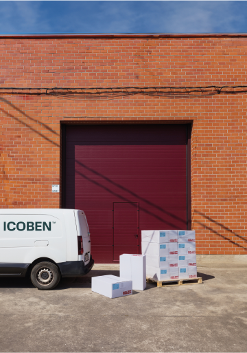 Icoben van delivering packages